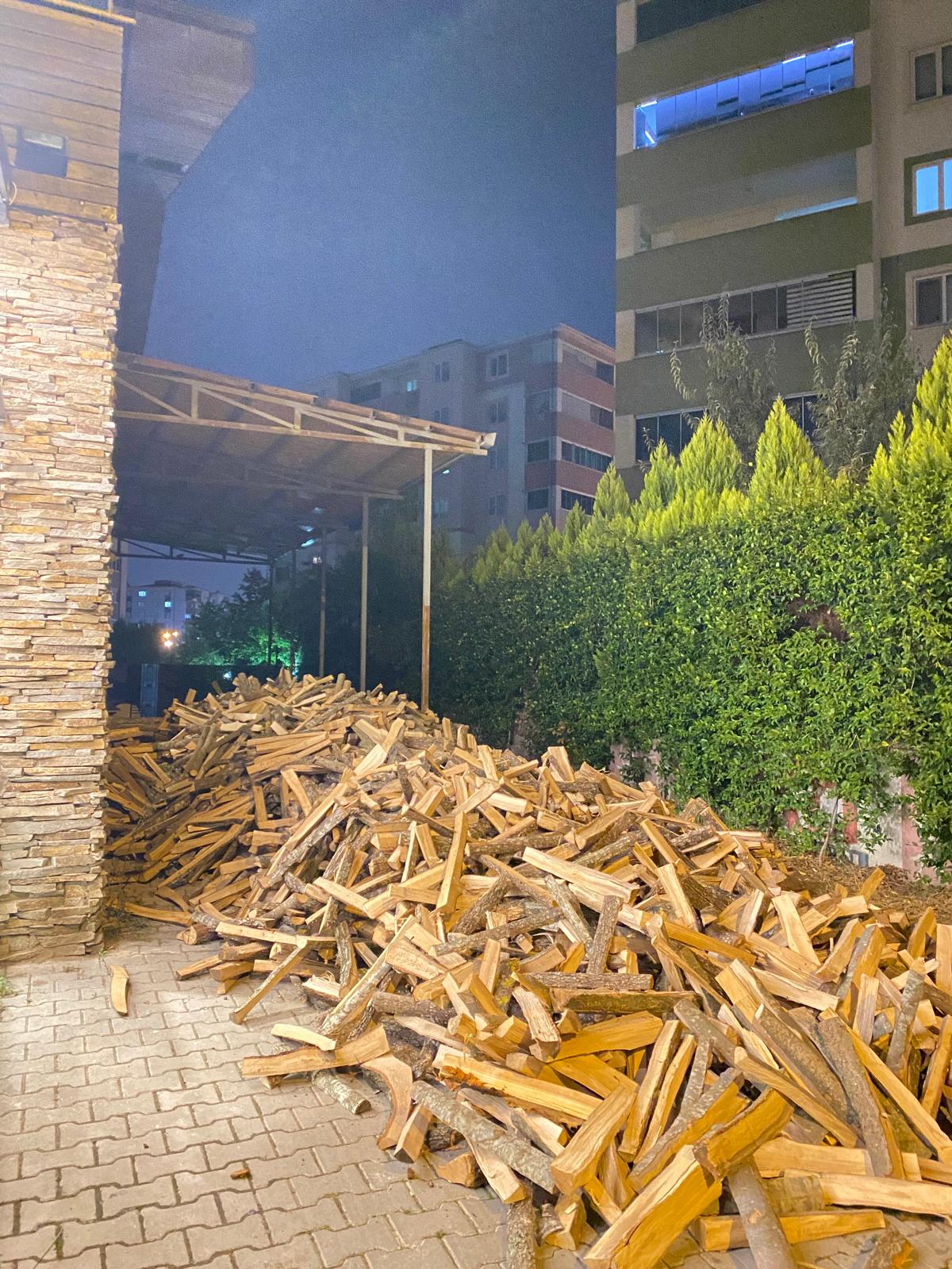 2.5 metre genişliği ve üzeri açık bi mekana. Damper yardımı ile yükün bırakılması