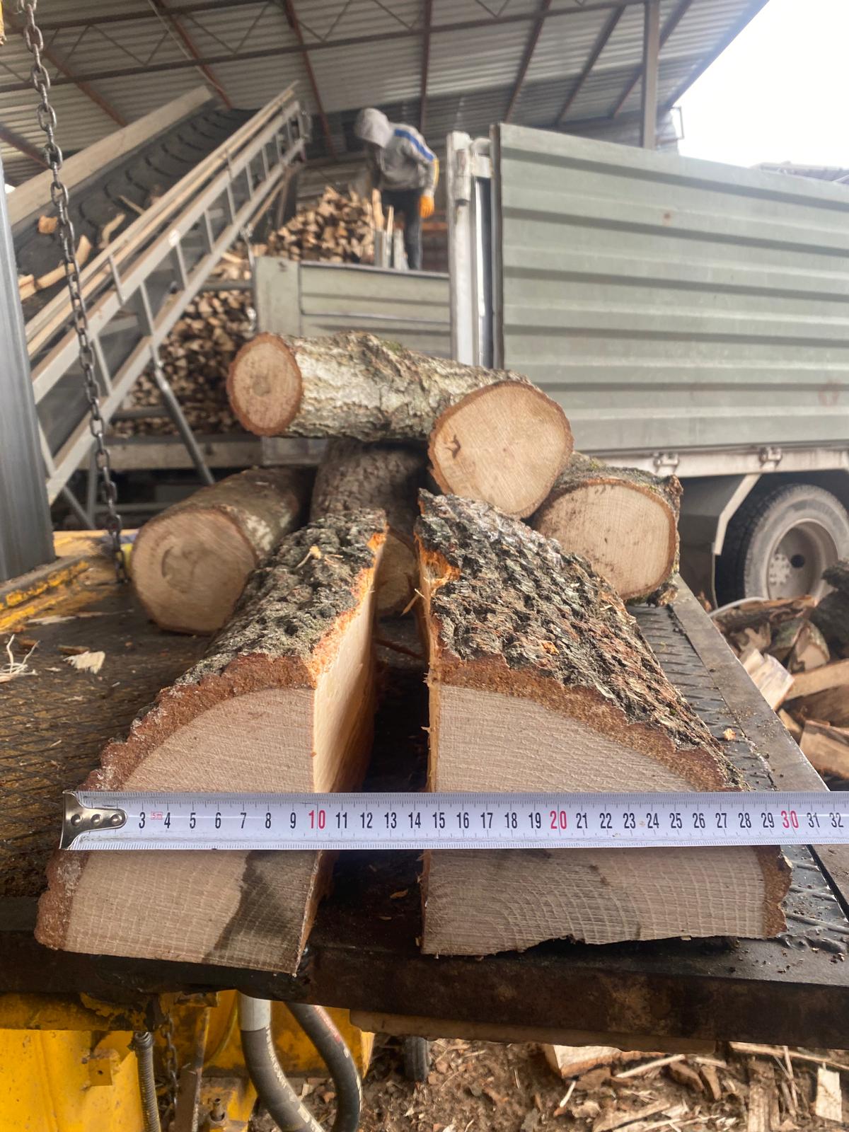 10, 15 cm şeklinde örnek olarak yarılmış odunlar